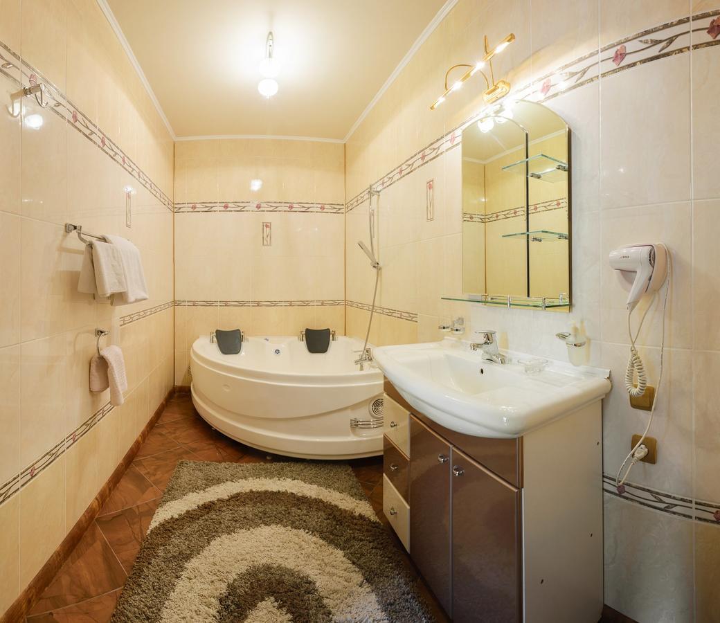 Hotel Ghostinitsa "Lina" Petropavlovsk Esterno foto